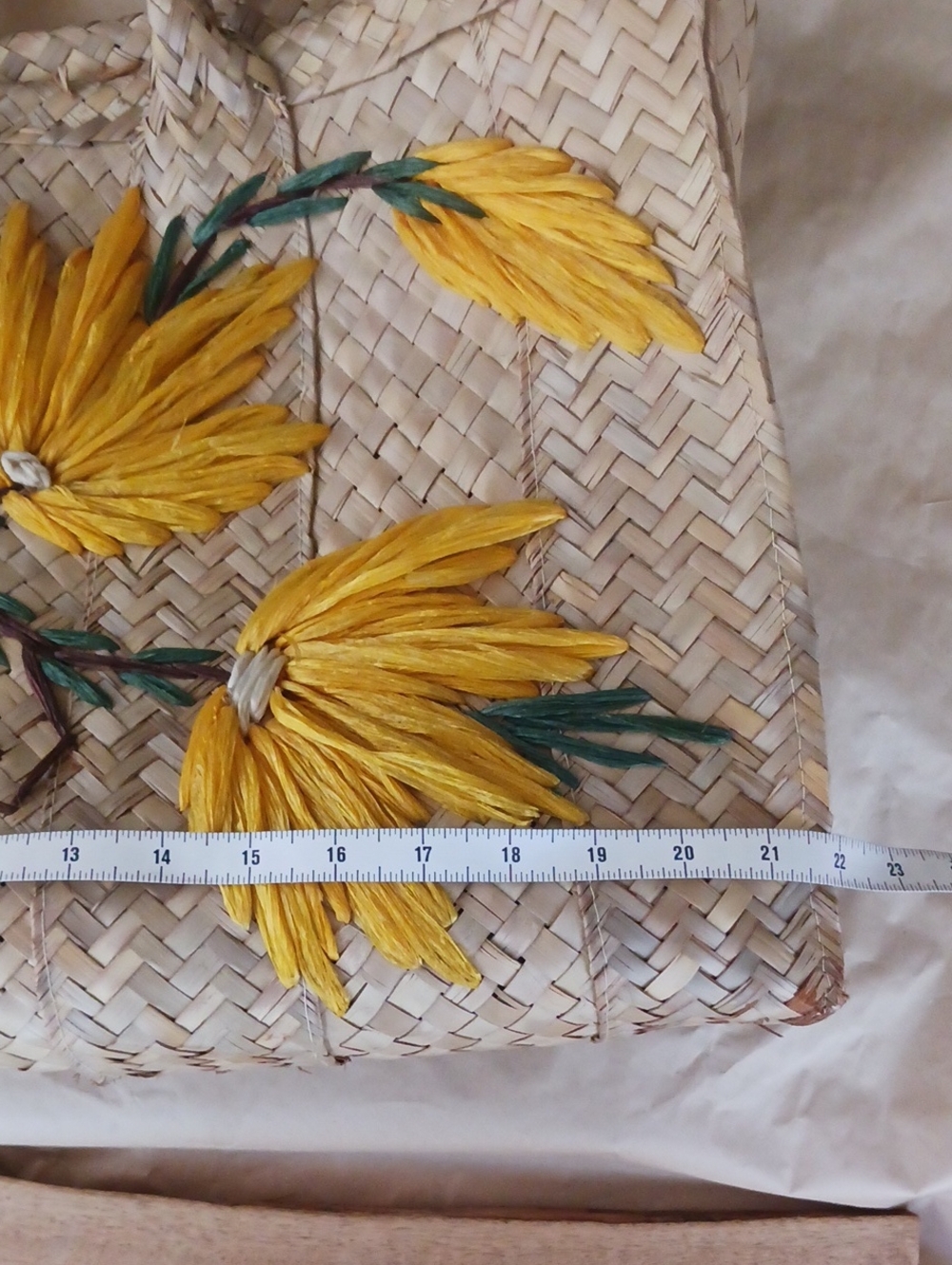 Straw Bag Vintage Yellow Flower Motif Marked "U.S. Nassau" - Picture 5 of 9